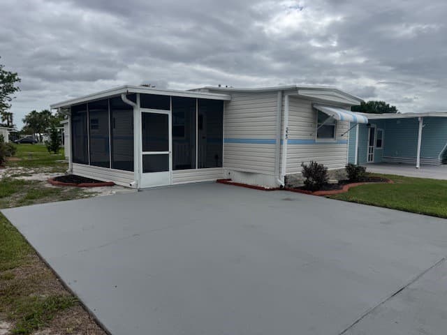 Manufactured home in Frostproof, FL 33843