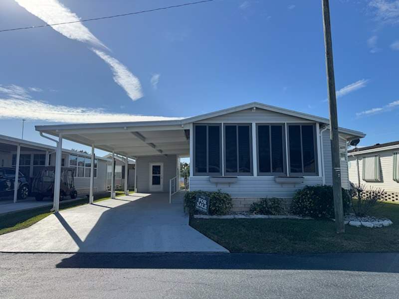 Manufactured home in Frostproof, FL 33843