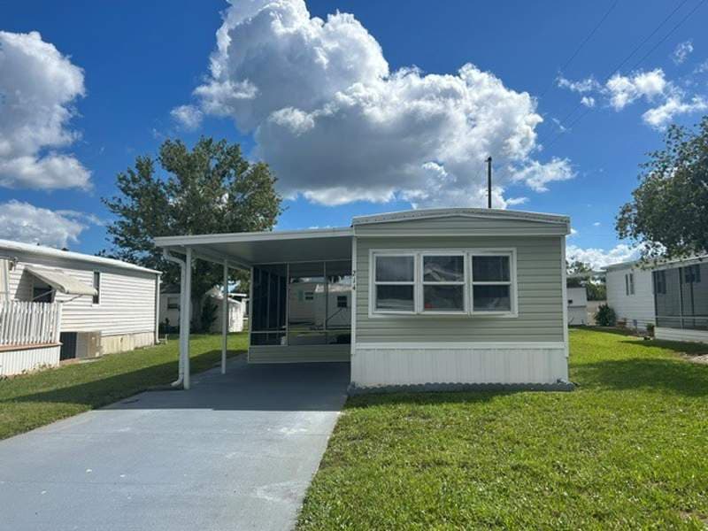 Manufactured home in Frostproof, FL 33843