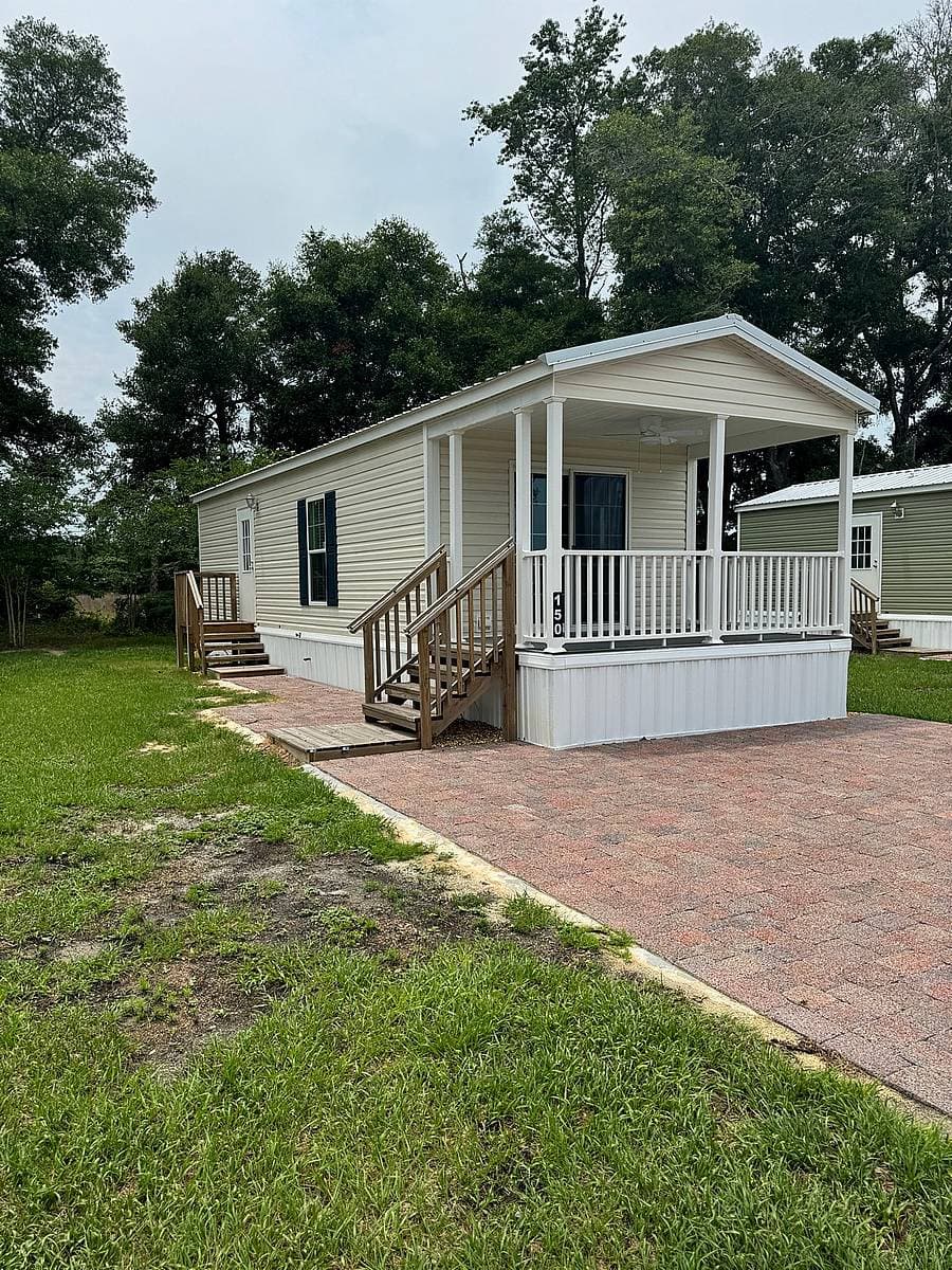 Manufactured home in Summerfield, FL 34491