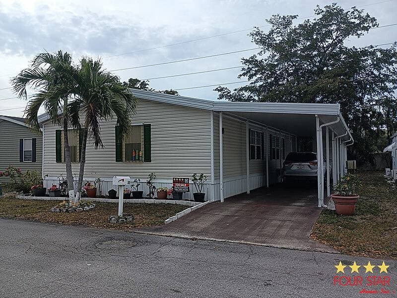 Manufactured home in Pompano Beach, FL 33064