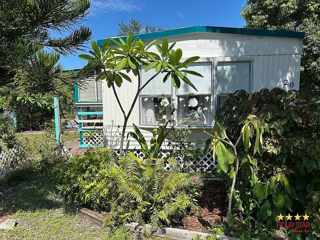 Manufactured home in Melbourne, FL 32935