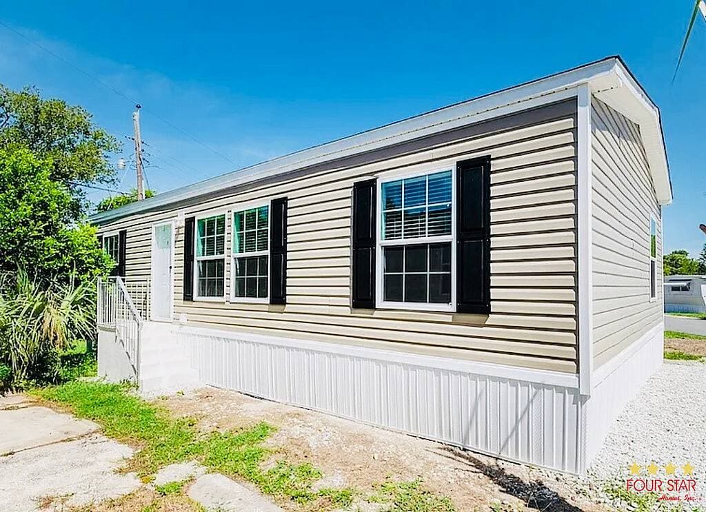 Manufactured home in Ormond Beach, FL 32174
