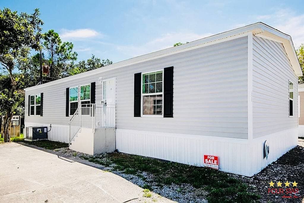 Manufactured home in Ormond Beach, FL 32174