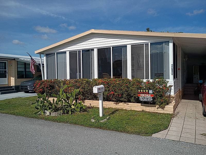 Manufactured home in Margate, FL 33063