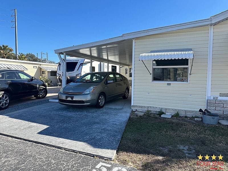 Manufactured home in Zephyrhills, FL 33540