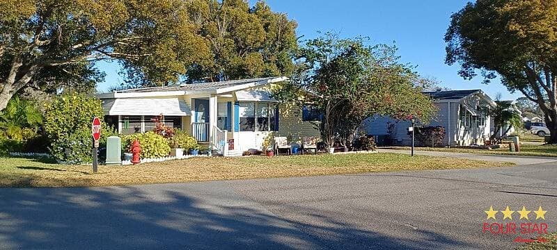 Manufactured home in Leesburg, FL 34748