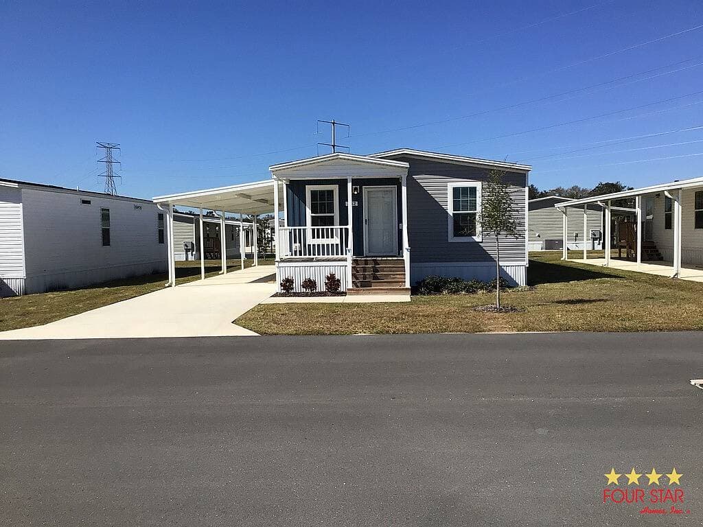 Manufactured home in Avon Park, FL 33825