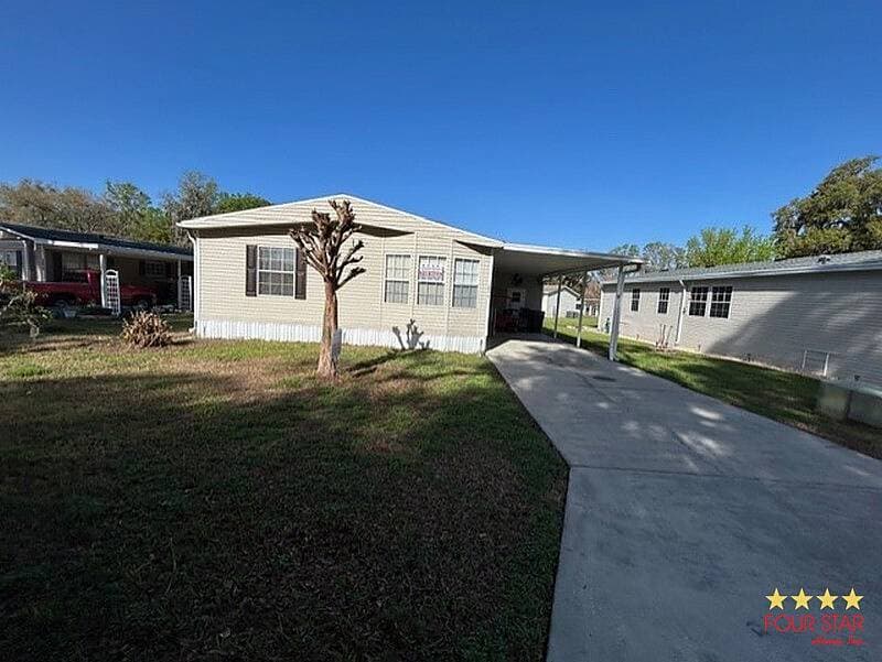 Manufactured home in Ocala, FL 34482