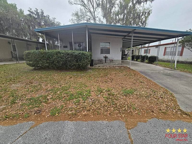 Manufactured home in Ocala, FL 34479