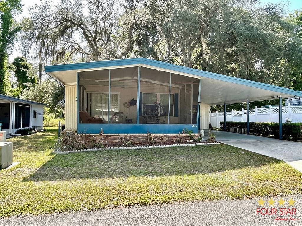 Manufactured home in Leesburg, FL 34748