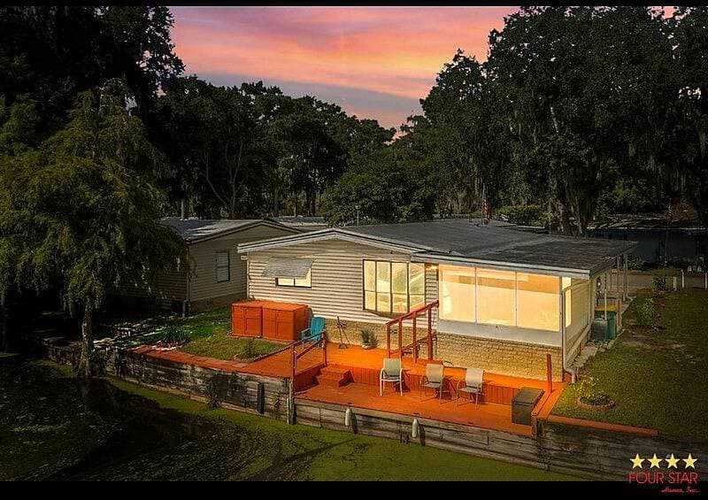 Manufactured home in Leesburg, FL 34748