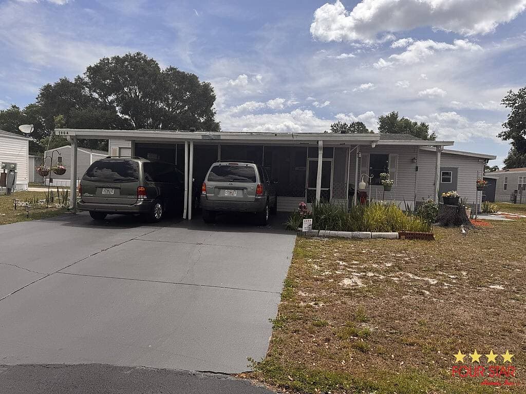 Manufactured home in Lake Wales, FL 33859
