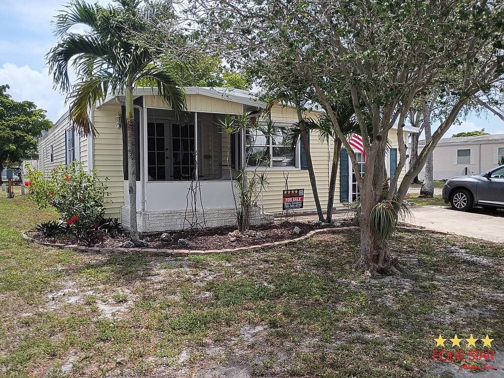 Manufactured home in Pompano Beach, FL 33064