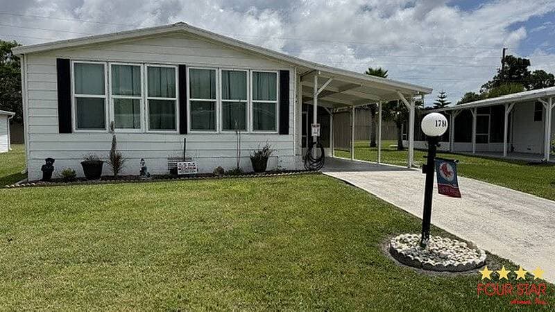 Manufactured home in Fort Pierce, FL 34945