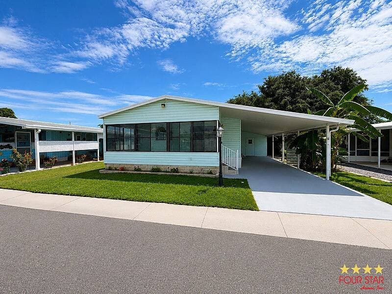 Manufactured home in Holly Hill, FL 32117