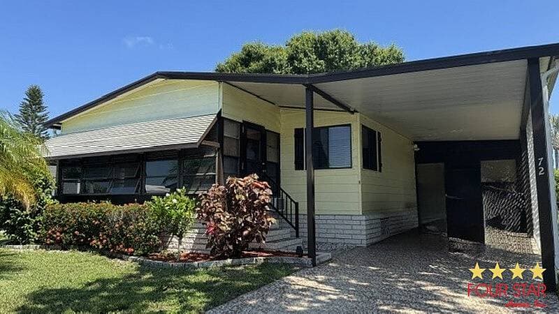 Manufactured home in Vero Beach, FL 32966