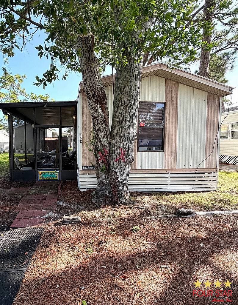 Manufactured home in Titusville, FL 32780