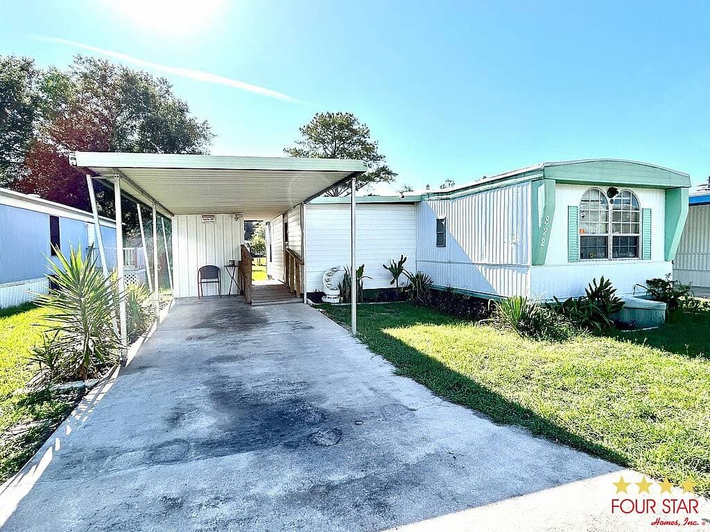 Manufactured home in Wildwood, FL 34785