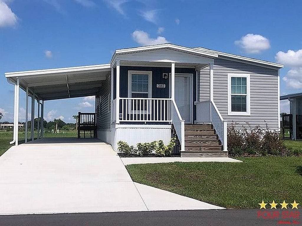 Manufactured home in Avon Park, FL 33825