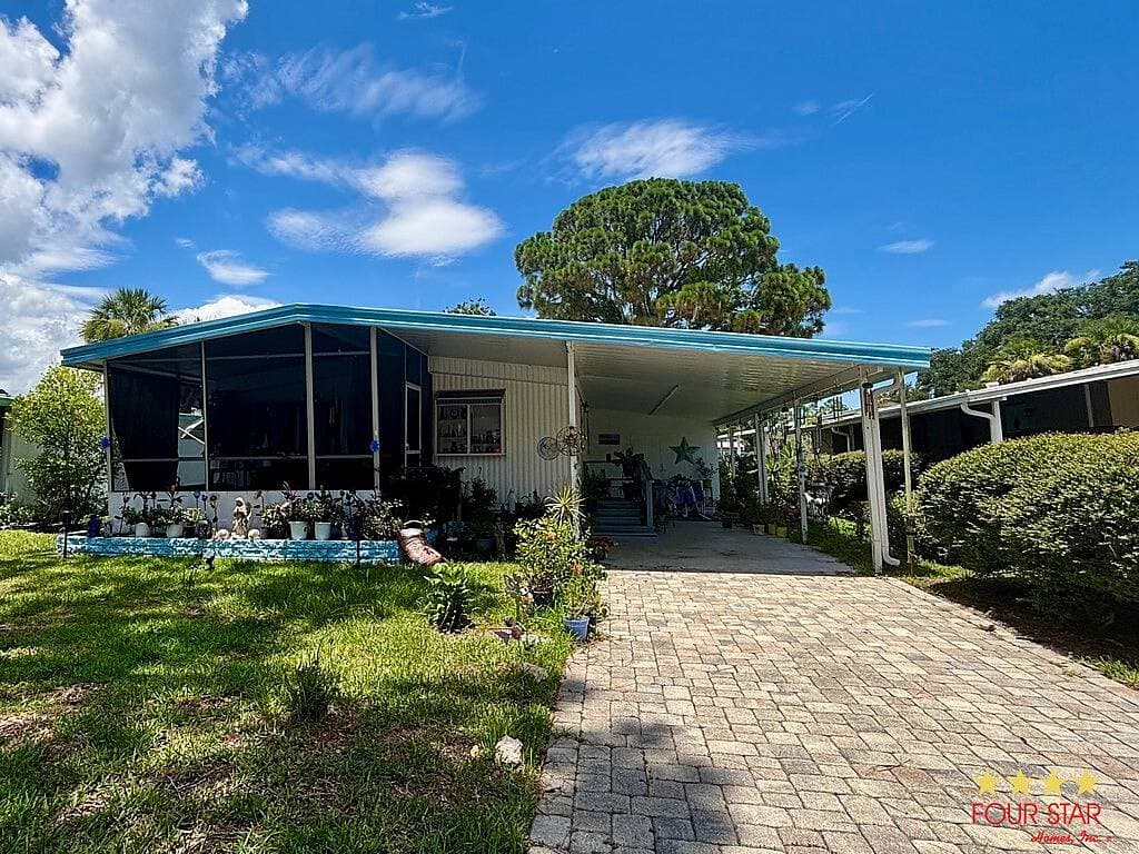 Manufactured home in Port Orange, FL 32127