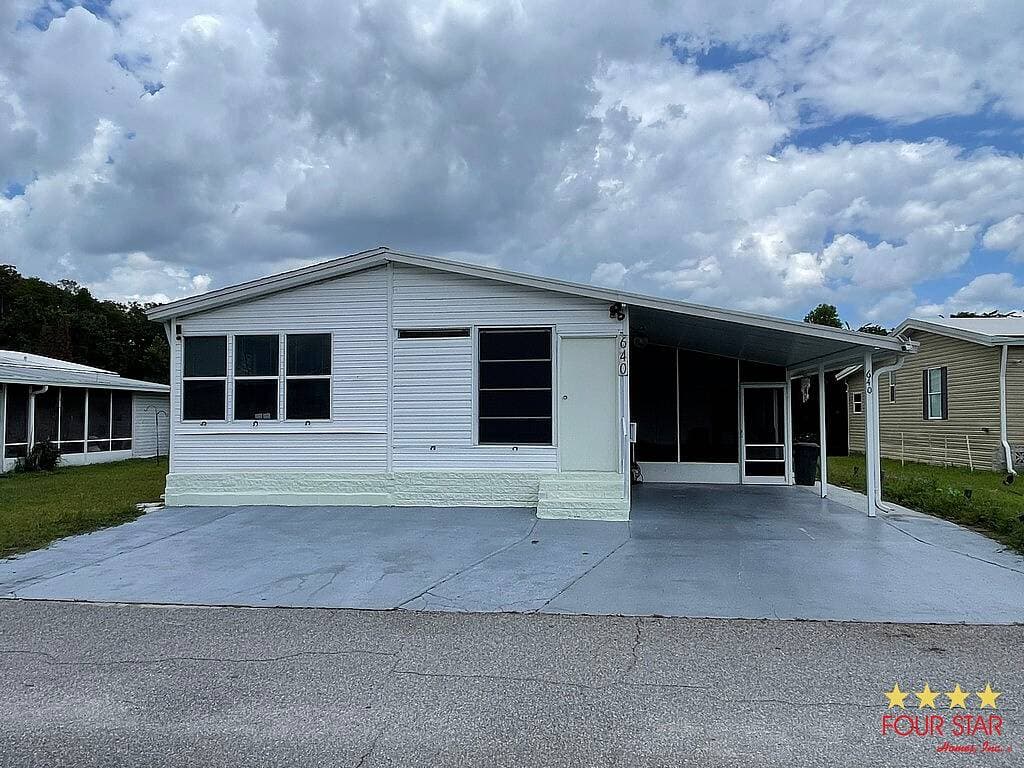 Manufactured home in Kissimmee, FL 34746