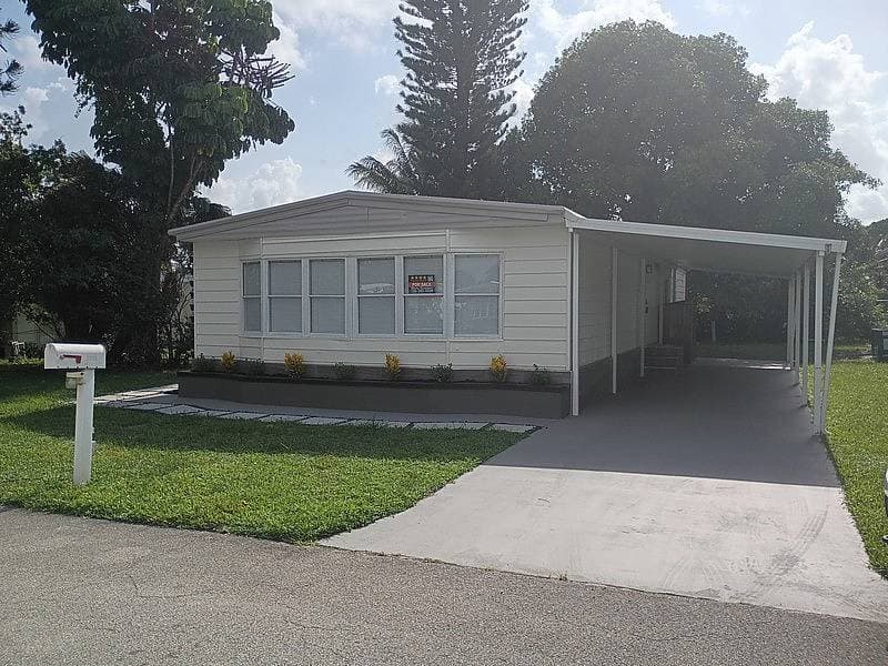 Manufactured home in Margate, FL 33063