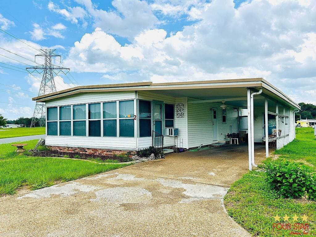 Manufactured home in Leesburg, FL 34748