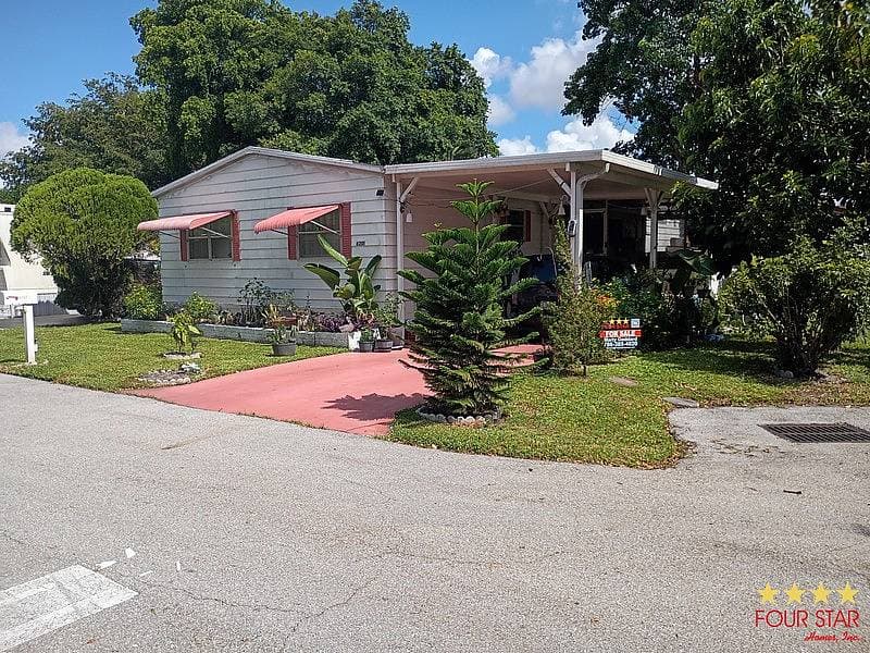 Manufactured home in Margate, FL 33063
