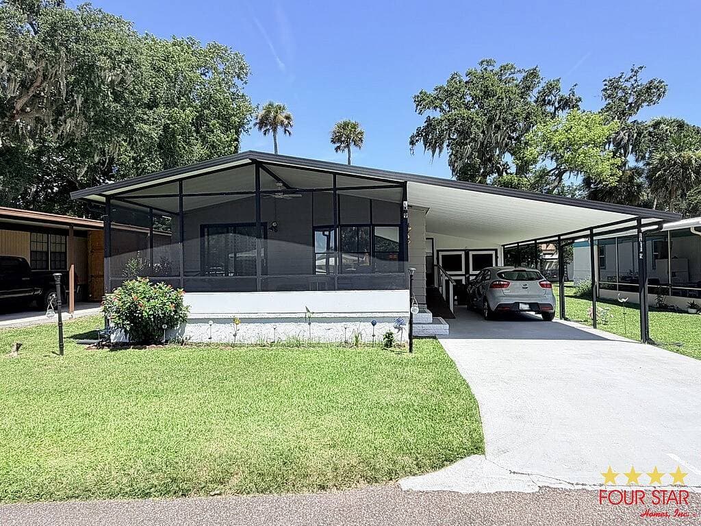 Manufactured home in South Daytona, FL 32119