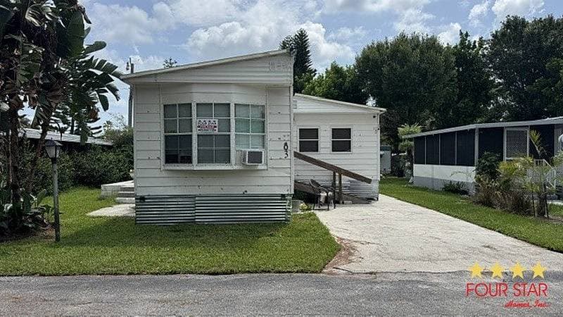 Manufactured home in Vero Beach, FL 32962