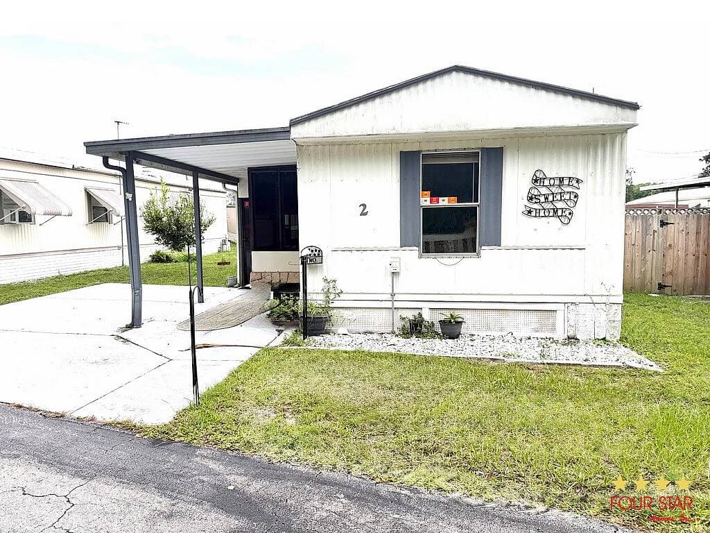 Manufactured home in Edgewater, FL 32141
