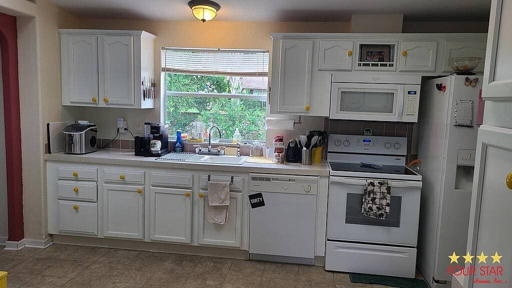 Manufactured home in Ormond Beach, FL 32174