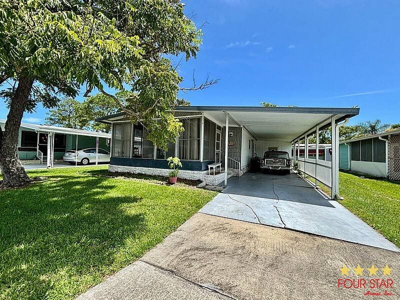 Manufactured home in Port Orange, FL 32127