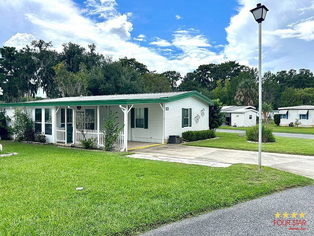 Manufactured home in Leesburg, FL 34748