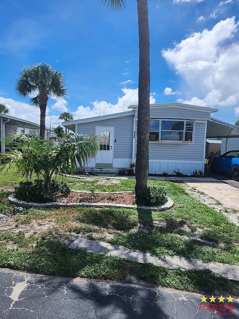 Manufactured home in Melbourne, FL 32935