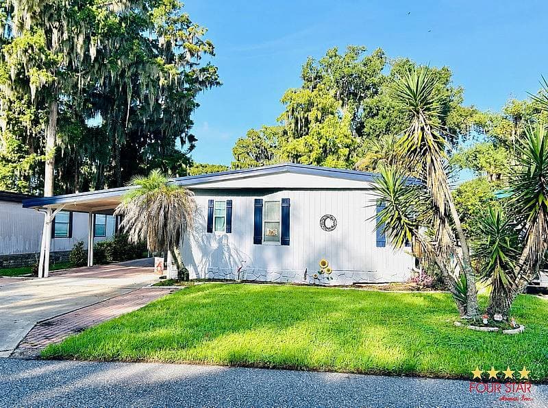 Manufactured home in Leesburg, FL 34748