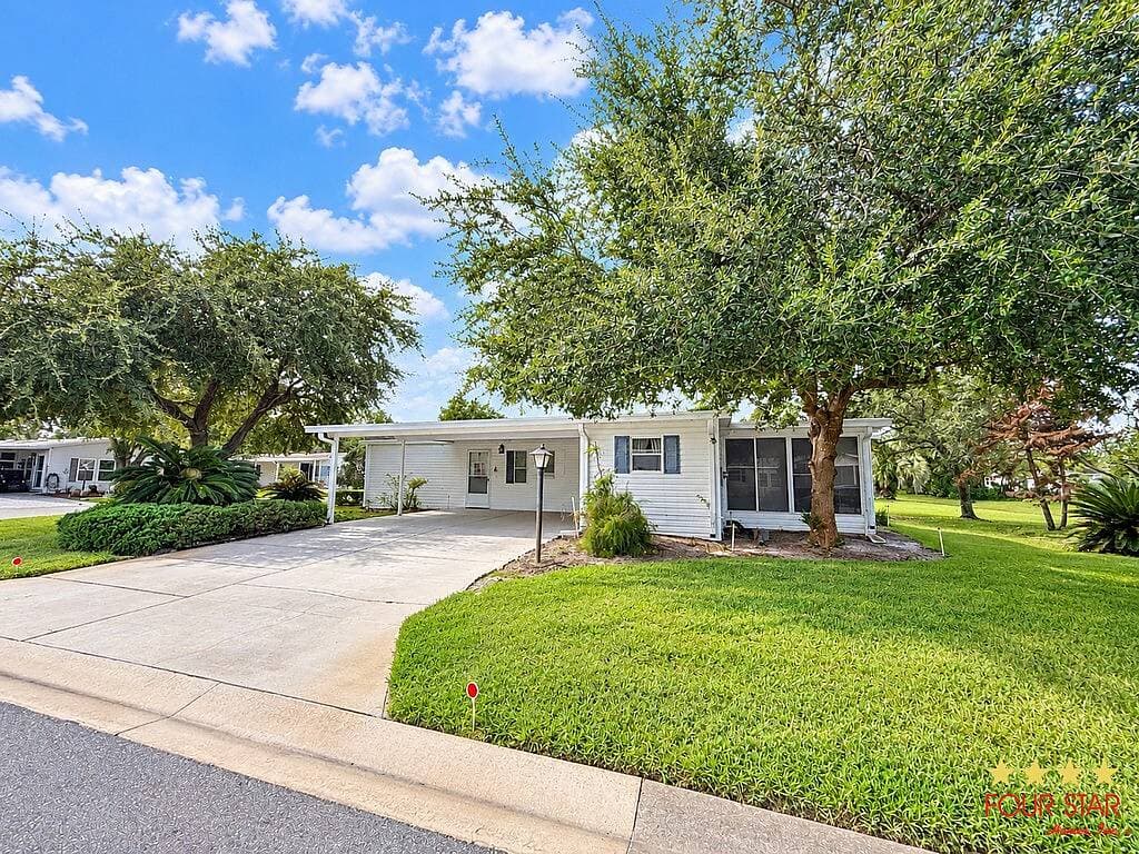 Manufactured home in DeLand, FL 32724