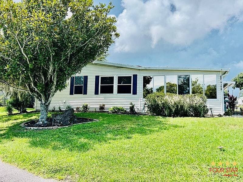 Manufactured home in Edgewater, FL 32141