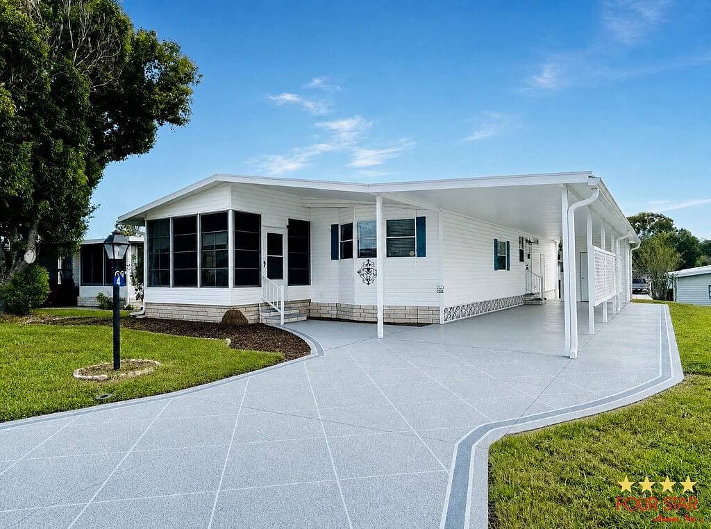 Manufactured home in Leesburg, FL 34788