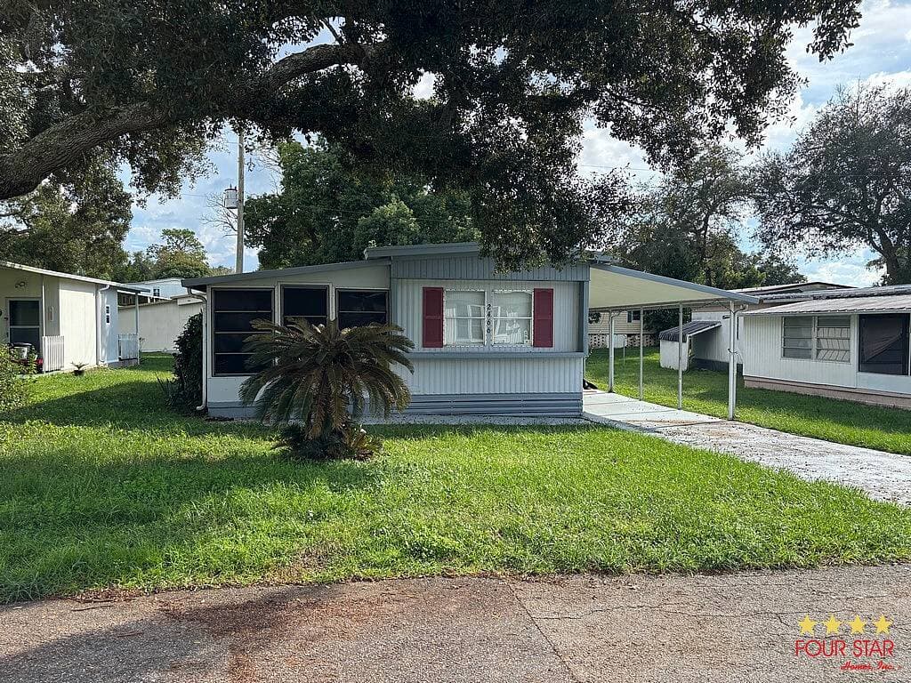 Manufactured home in Orange City, FL 32763