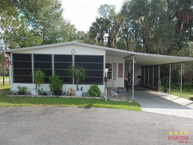 Manufactured home in Orange City, FL 32763