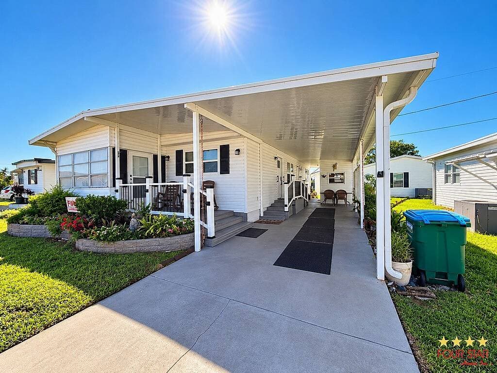 Manufactured home in Daytona Beach, FL 32119