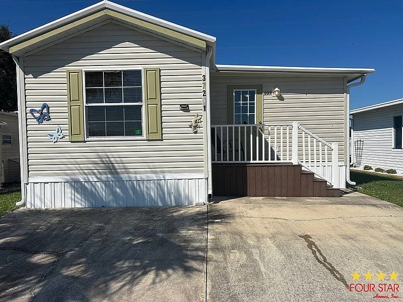 Manufactured home in Avon Park, FL 33825