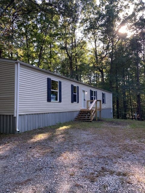 Manufactured home in Weems, VA 22576