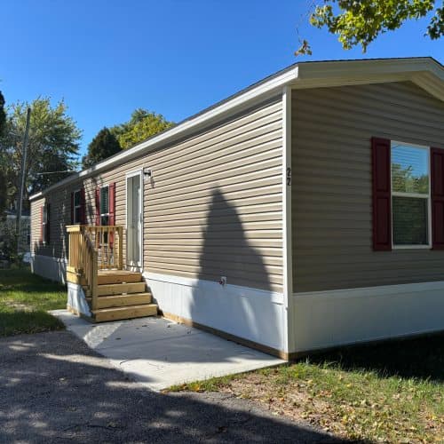 Manufactured home in New Castle, IN 47362