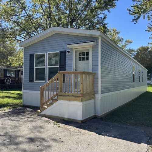 Manufactured home in New Castle, IN 47362