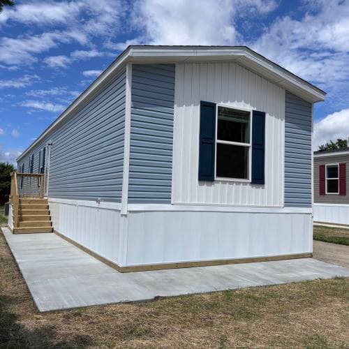 Manufactured home in New Castle, IN 47362