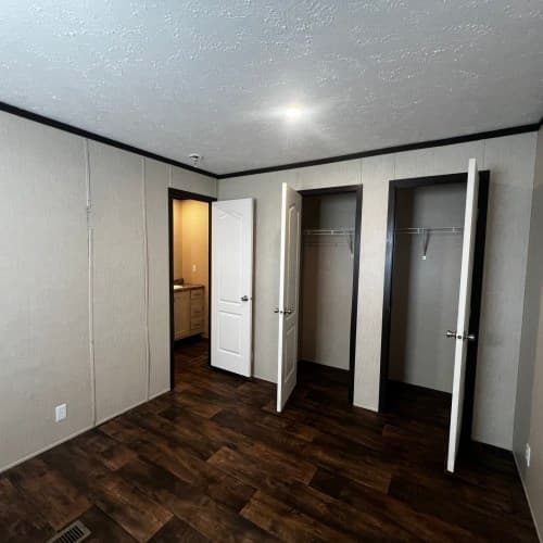 Manufactured home in Burlington, NC 27217