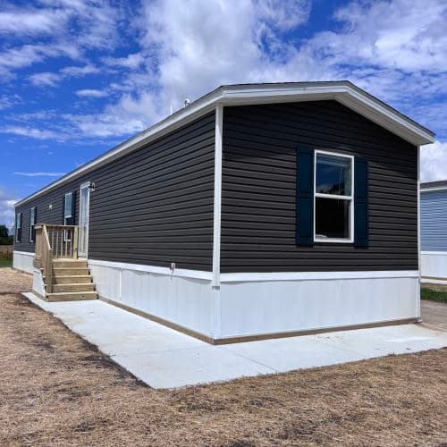 Manufactured home in New Castle, IN 47362